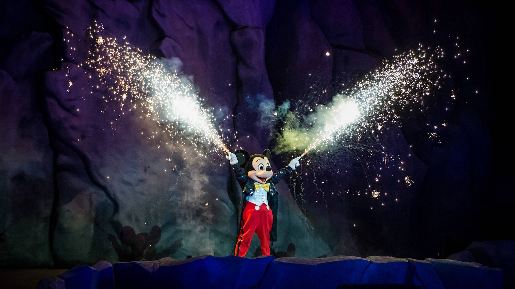 Full details on Fantasmic! dining packages for Walt Disney World