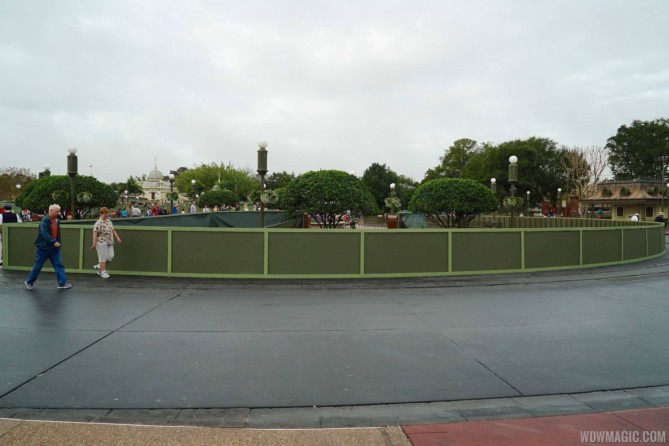 Walls around center of hub