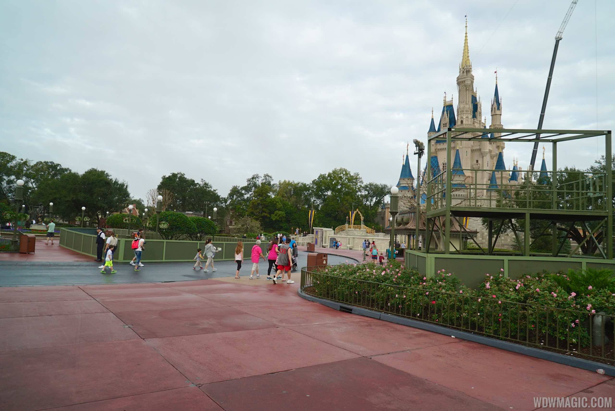 Walls around center of hub