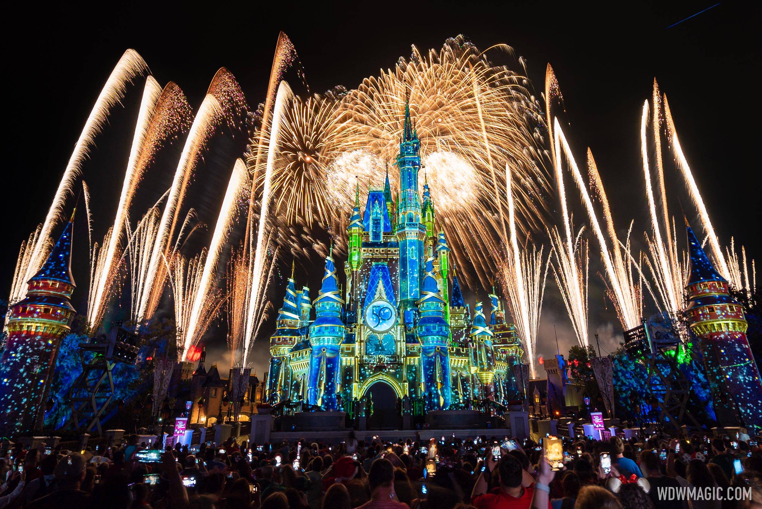 Minnie's Wonderful Christmastime Fireworks show