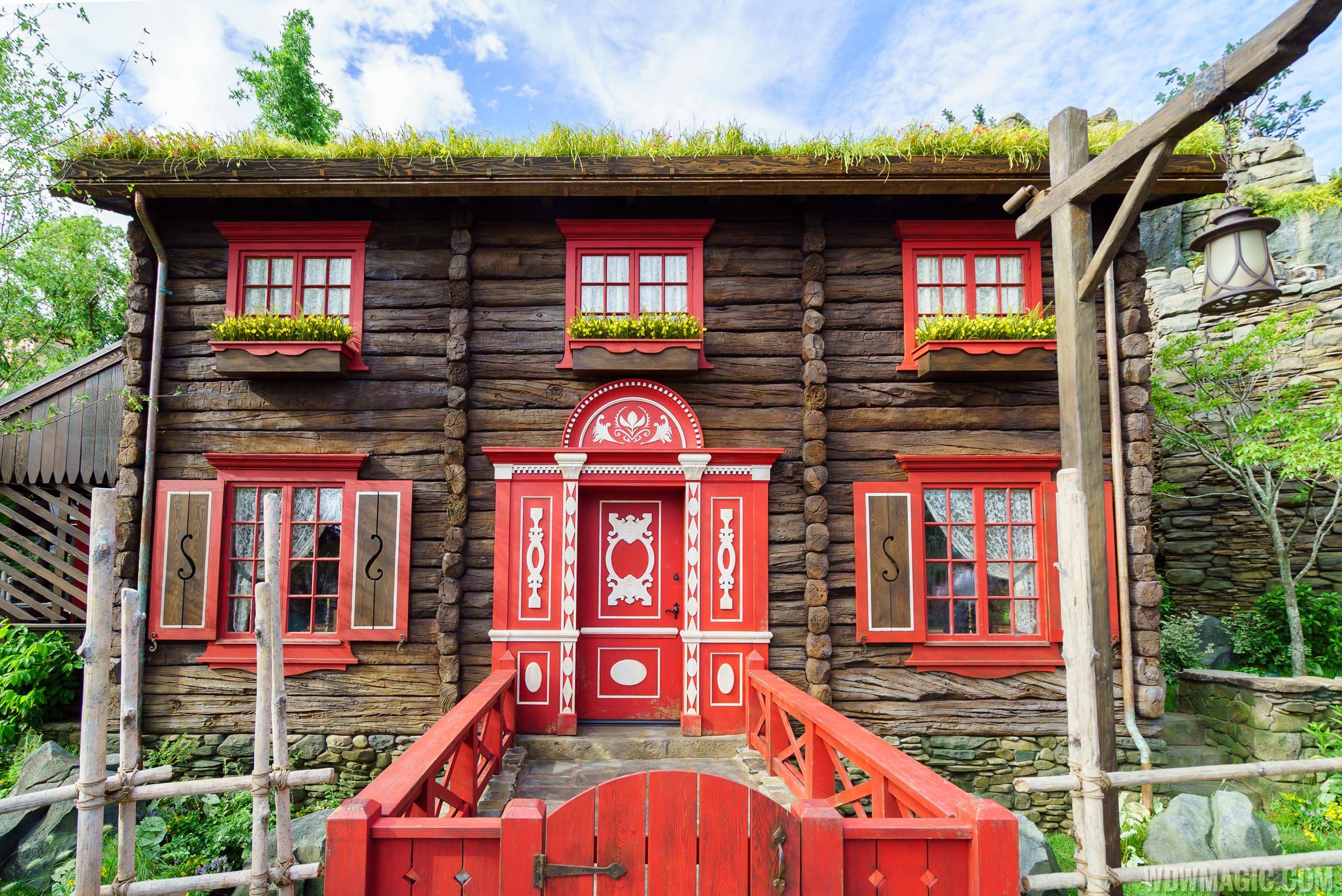 Royal Sommerhus outside closeup