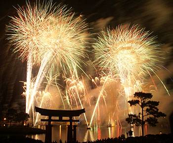 IllumiNations: Reflections of Earth - with Peace on Earth Finale